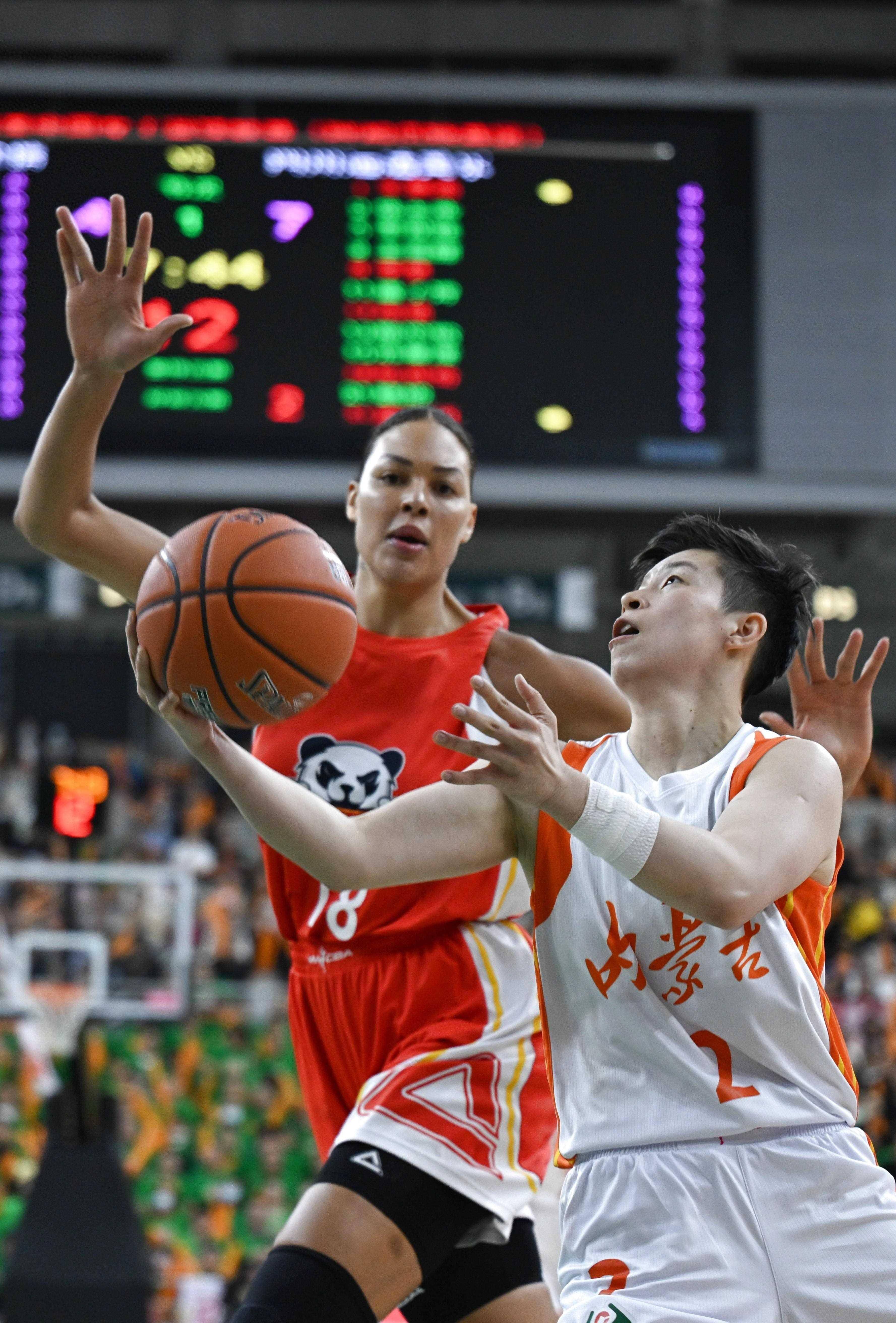 精彩的篮球赛事给球迷留下深刻印象 精彩的篮球赛事给球迷留下深刻印象