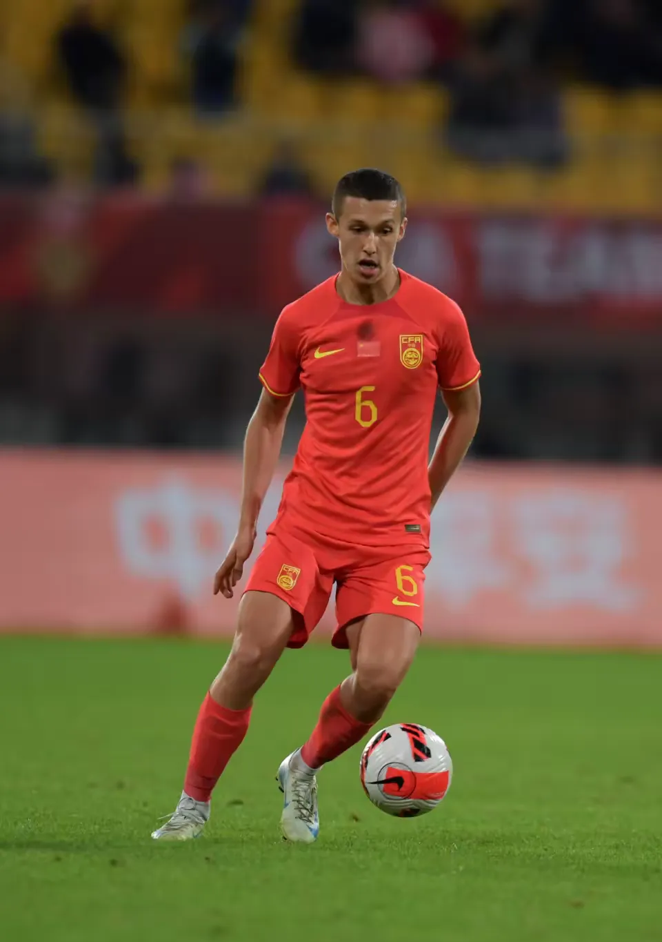 比赛中球队掌握主动，成功获胜