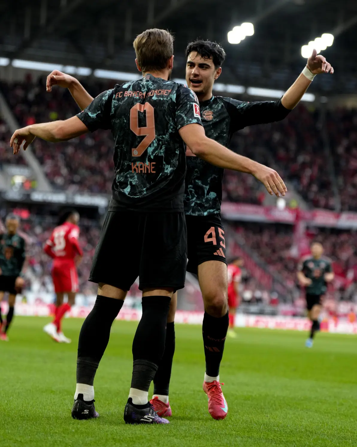 包含弗赖堡告捷，继续德甲保级之路的词条