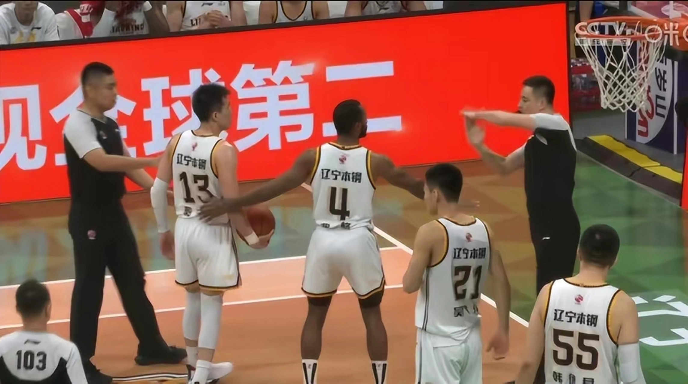 关于四川队翻盘山东队，郭艾伦统治全场的信息